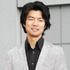 小島烏水役の仲村トオル