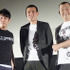 『蟹工船』試写会の舞台挨拶に登場したSABU監督（中央）とTKO