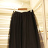 取り外し可能なチュチュが便利な膝丈スカート（1万9,000円）