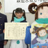 感謝状授与式にて　消防総監督・新井雄治（左）＆森迫永依（中央）