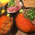 いくら丼専門店「海鮮丼 波の」　 「天然鮪すき身丼」780円、「いくら&北海道毛蟹丼」1880円、「いくら&生うに丼」1980円