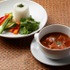 ハイアット リージェンシー 東京 カフェ（ロビーフロア・2F） “アジアンスパイシーフェア”「トマト＆パクチーのポークカレー」