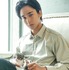 佐藤寛太with子猫（ラガマフィン／スコティッシュフォールド）　写真展「ねこカレ」（C） TC Entertainment,Inc.