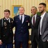 左から、アレク・スカラトス、スペンサー・ストーン、（オバマ前大統領）、アンソニー・サドラー（C）UPI/アフロ