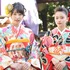 桜井日奈子＆山本舞香／晴れ着お披露