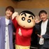 ゆず×しんちゃん3ショット／「クレヨンしんちゃん」（C）臼井儀人/双葉社・シンエイ・テレビ朝日・ADK　