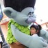 キッズ駆け寄るトロールズとのハグタイム、今秋に再開催決定！TM & (C) Universal Studios. All rights reserved.