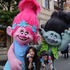 キッズ駆け寄るトロールズとのハグタイム、今秋に再開催決定！TM & (C) Universal Studios. All rights reserved.