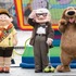 参加型のステージショー「ピクサー・プレイタイム・パルズ」(C) Disney