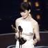 第85回アカデミー賞で助演女優賞を受賞したアン・ハサウェイ -(C) Getty Images