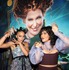 『ホーカスポーカス 2』ニューヨークプレミア　／左からホイットニー・ピーク、ベリッサ・エスコベド　© 2022 Disney