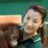 「女優ミシェール･ヨーとオランウータン」(c)Harun Rahman
