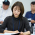 台本を読むチョン・ソニ