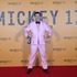 『ミッキー17』レッドカーペット　© 2025 Warner Bros. Ent. All Rights Reserved.