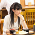 定食屋で何やら真剣な表情の渡辺麻友／「AKB48ショートストーリー（仮）」