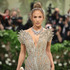ジェニファー・ロペス Photo by Dimitrios Kambouris/Getty Images for The Met Museum/Vogue)