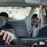 『見えない娘 THE INVISIBLES』後部座席で盛り上がる次女・音々（矢山花） 、対照的に浮かない表情の学