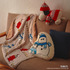 ブランケット ￥4,620、シットアップクッション ￥5,500、ダイカットクッション ￥3,300／© 2026 Peanuts Worldwide LLC