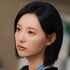 美しき「狂犬」誕生…！女優キム・ジウォン、漆黒の眼光で魅せる“冷徹ドクター”スチール初公開【写真】