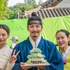 劇中とは正反対の無邪気な笑顔！日本でもTOP10入りの『スキャンダル』、和気あいあいとした撮影現場の裏側【写真】