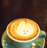 「Mojo Coffee」のフラット・ホワイト（NZでポピュラーなエスプレッソベースのコーヒー）