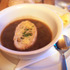 「Eatery On The Rock」のオニオン・グラタン・スープ