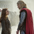 ナタリー・ポートマン＆クリス・ヘムズワース／『マイティ・ソー／ダーク・ワールド』 -(C) 2013 MVLFFLLC. TM ＆ (C) 2013 Marvel. All Rights Reserved.