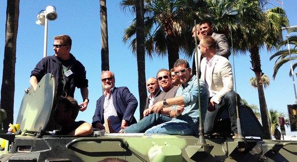 装甲車に乗って現れた、『エクスペンダブルズ3』キャストたち in 第67回カンヌ国際映画祭