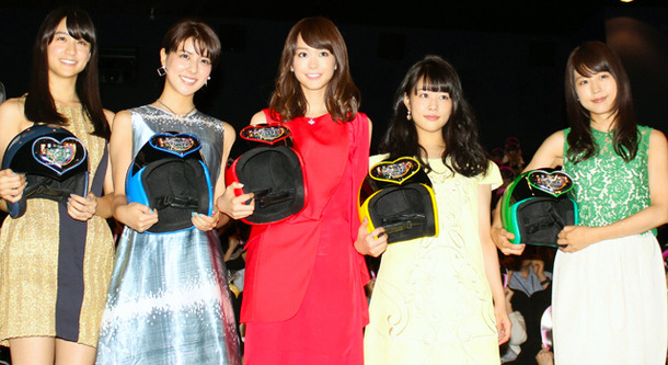 桐谷美玲（女子レッド）＆藤井美菜（女子ブルー）＆高畑充希（女子イエロー）＆有村架純（女子グリーン）＆山本美月（女子ネイビー）／『女子ーズ』初日舞台挨拶