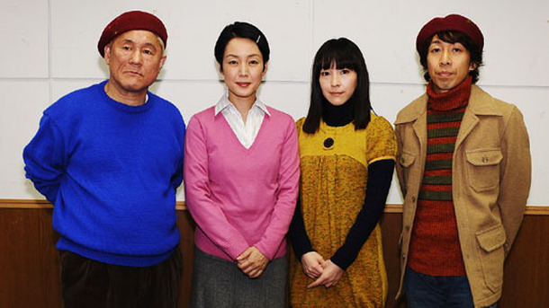 『アキレスと亀』製作発表にて（左から）北野武、樋口可南子、麻生久美子、柳憂怜