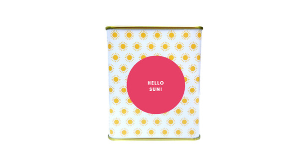 7月1日（火）より全国のベネトン店舗（一部除く）にて、雨の日にお買い物をするともれなくベネトン特製のドロップスがもらえる雨の日キャンペーンがスタート。デザインは、ファブリカが手掛けた。