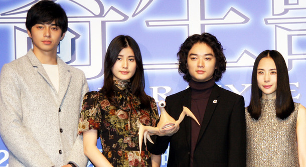 顔が割れる 深津絵里に 染谷将太がジェラシー 寄生獣 会見 Cinemacafe Net 顔が割れる 深津絵里に 染谷将太がジェラシー 寄生獣 会見 Cinemacafe Net