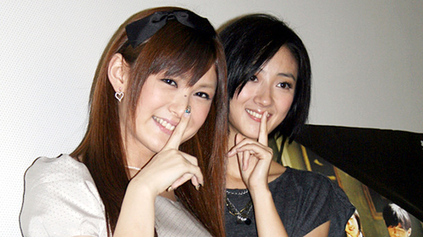 『言えない秘密』舞台挨拶に登場したグイ・ルンメイ（右）と椿姫彩菜。