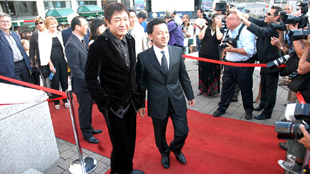 モントリオール映画祭にて『誰も守ってくれない』上映　君塚良一監督（左）と臼井裕詩プロデューサー