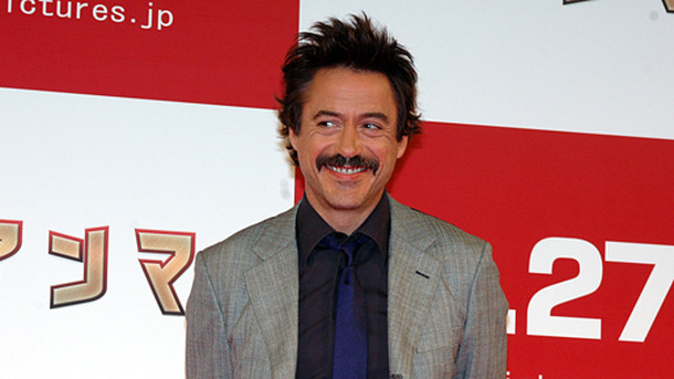 『アイアンマン』の記者会見に出席したロバート・ダウニーJr.