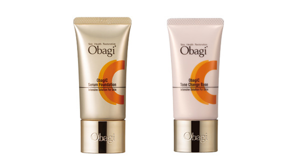 ロート製薬が発表した世界初の化粧品原料「トーンチェンジパウダー」を配合したベースメイクアイテム「オバジC セラムファンデーション」（全5色、各30g、各3,240円）と「オバジC トーンチェンジベース」（25g、3,240円）。