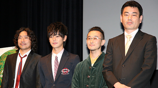 『ブタがいた教室』ティーチインにて（左から）トータス松本、妻夫木聡、前田哲監督、黒田恭史