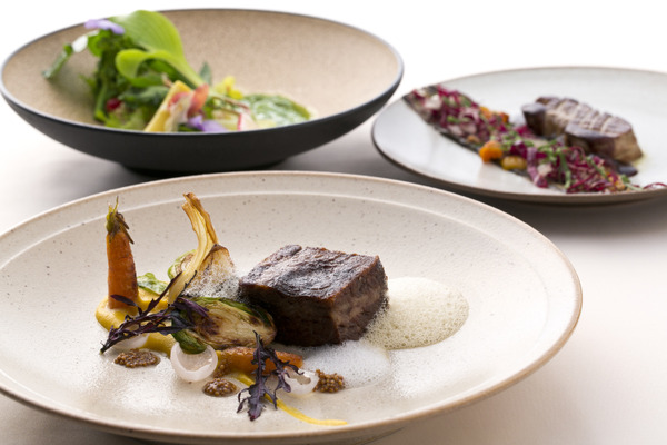 「アクアヴィット」で、女性スターシェフ、エマ・ベングソンによる特別コースメニュー「Two Starred Nordic Tasting」を期間限定で提供中。