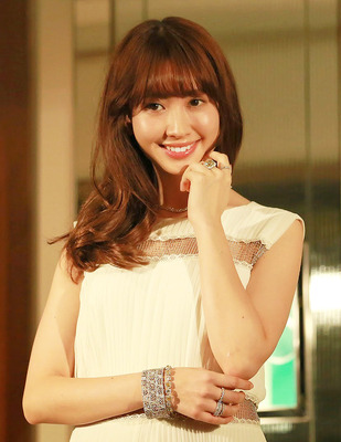 小嶋陽菜／「ティファニー横浜ランドマークプラザ店」リニューアルオープン記念テープカットセレモニー