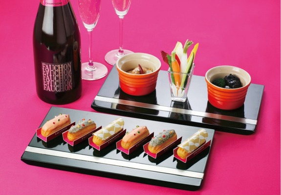 「シャングリ・ラ ホテル 東京」で6月1日（月）～30日（火）までの期間、提供される「FAUCHON アフターファイブ」。フォアグラ、サーモン、ピスタチオのエクレアなど登場。