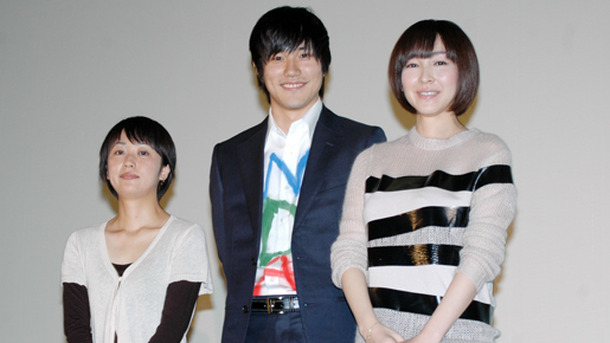 『ウルトラミラクルラブストーリー』初日舞台挨拶。（左から）横浜聡子監督、松山ケンイチ、麻生久美子。