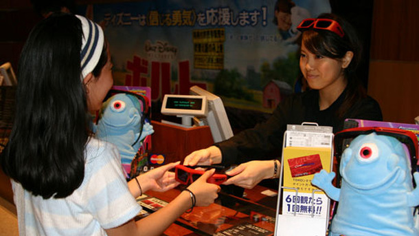 TOHOシネマズららぽーと横浜にて　3D専用メガネを配布