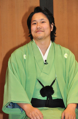 ふっくら松山ケンイチ 貫禄の和服姿で落語家デビュー Cinemacafe Net