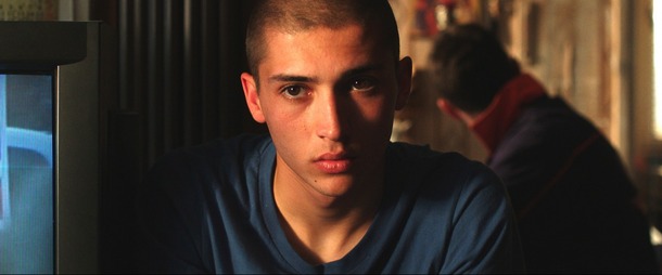 『バーバリアンズ　セルビアの若きまなざし』