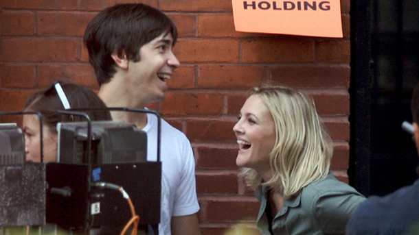 『Going the Distance』撮影現場でのドリューとジャスティン -(C) Splash/AFLO