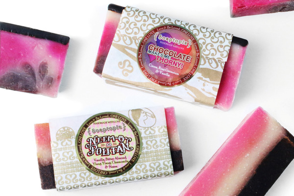 「Soaptopia」のデザートソープCHOCOLATE Makes me Thorny!（チョコレートメイクミーソーニー）」と「Neem o Politan（ニーム オ ポリタン）」