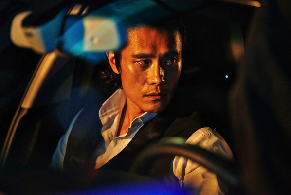 『インサイダーズ／内部者たち』　（C）2015 SHOWBOX AND INSIDE MEN, LLC. ALL RIGHTS RESERVED