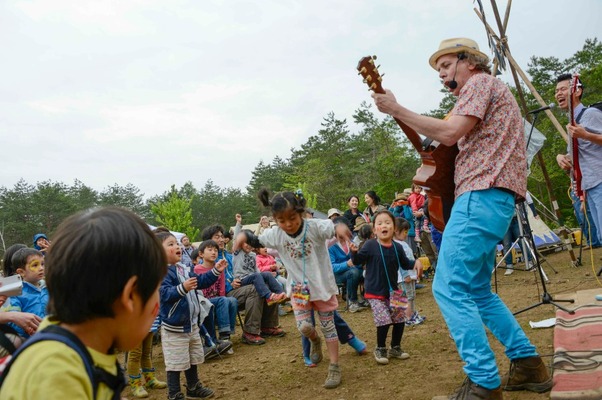 ファミリー向け野外フェス「マンモス・パウワウ」5月14日（土）・15日（日）に開催