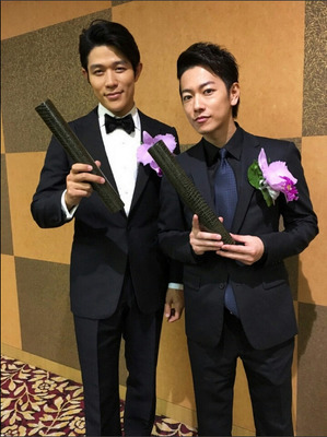 鈴木亮平＆佐藤健／鈴木亮平ブログより