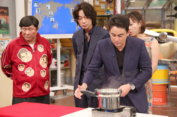 綾野剛 世界まる見え に登場 世界の驚くべき 穴 特集 Cinemacafe Net